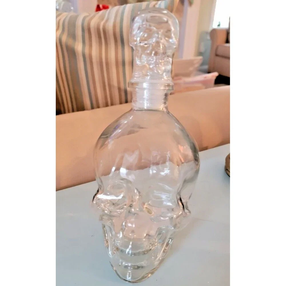 Glass Clear Skull Shaped Decanter Bottle with Airtight Skull Shaped Stopper NEW